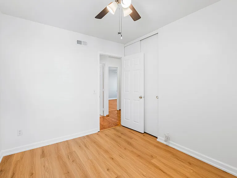 2039 Village Wood Rd — Photo 24