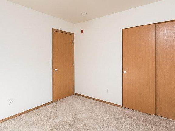 3rd image of 215 23rd Ave SW APT 09