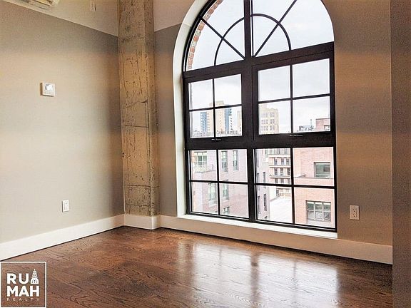 5th image of 61 Metropolitan Ave #703