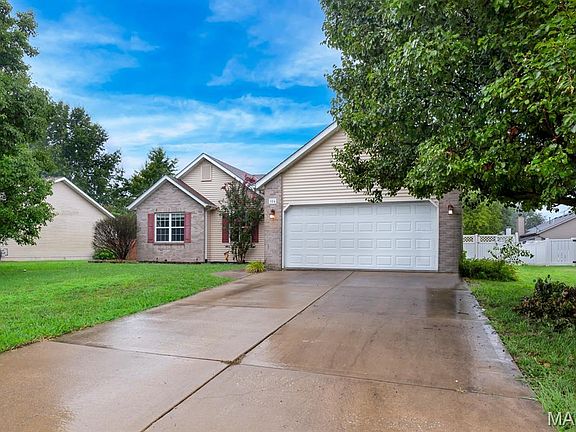 2nd image of 904 Woodland Dr