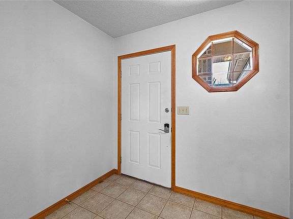 5th image of 1020 W Cypress St