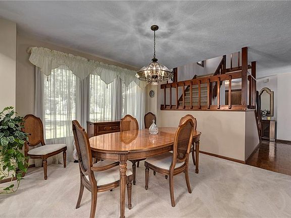 4th image of 32353 Orchard Park Dr