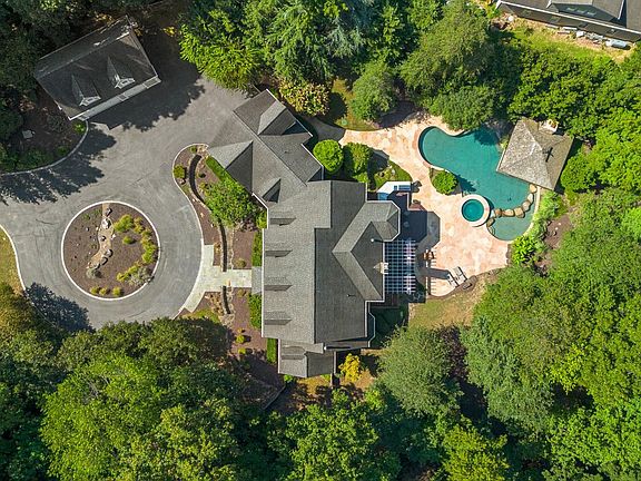 2nd image of 370 Eagle Hill Rd