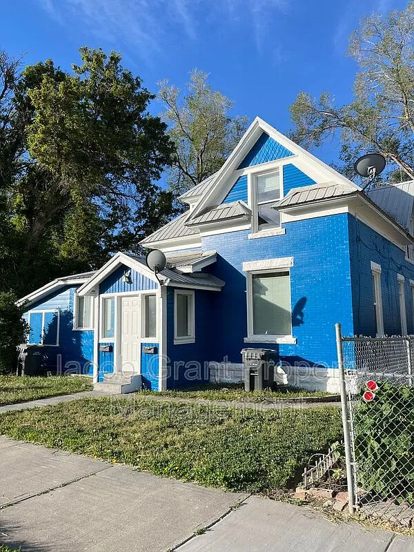 2 bed, 1.0 bath, 880 sqft, $850 — Photo 1