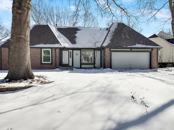 9839 W 101st Ter, Overland Park, KS 66212
