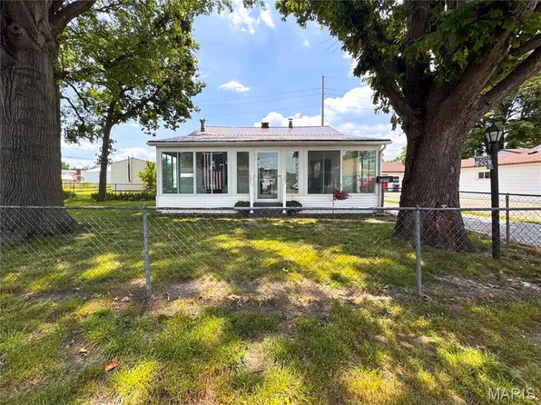 633 State St, Dupo, IL 62239