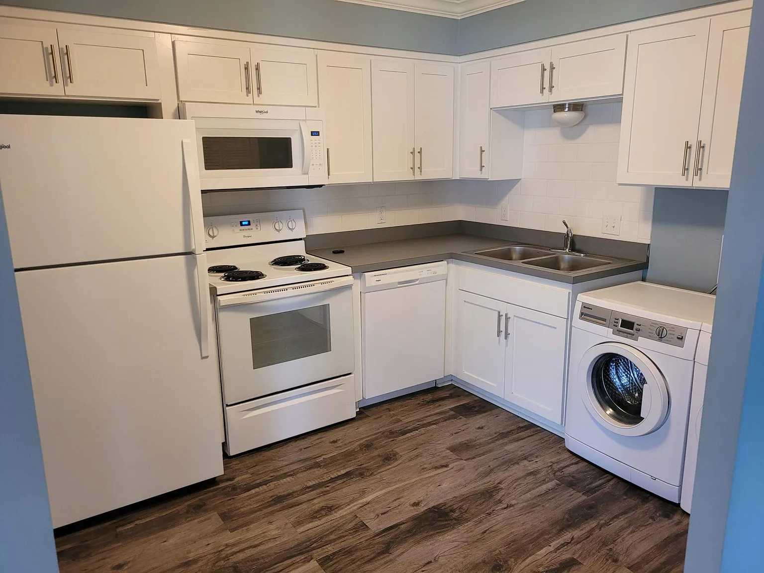2409 Morningside Dr — Photo 3