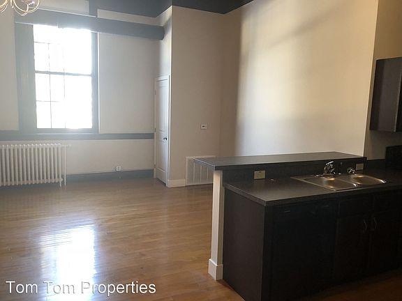 3rd image of 105 N River St #15