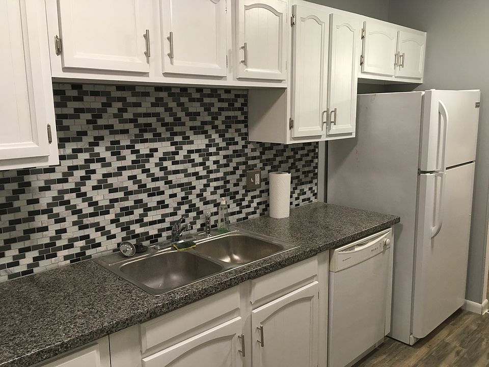 1st image of 403 Big Leaf Cir