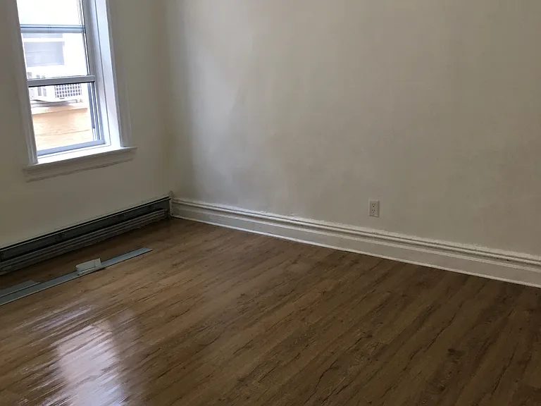 2030 E 12th St #1 — Photo 12