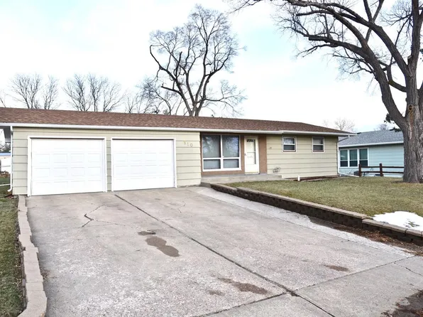 910 N Huron Ave, Pierre, SD 57501