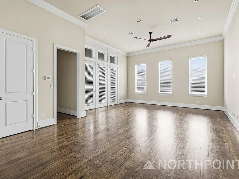 2710 Cohn Gdn — Photo 2