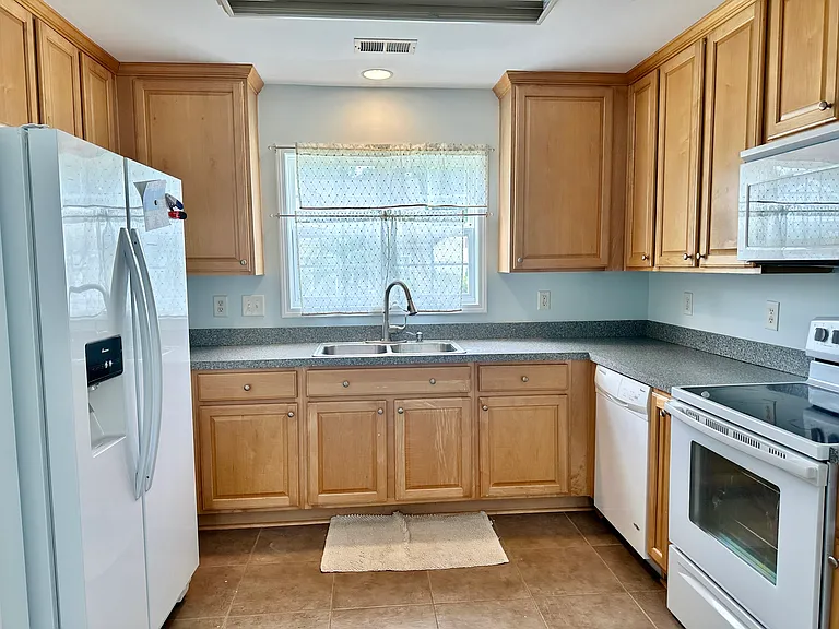 4512 Farm Lake Dr — Photo 7