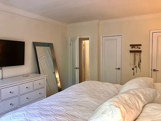 Rented by Douglas Elliman | media 20