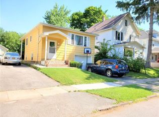 40 Barberry Ter, Rochester, NY 14621