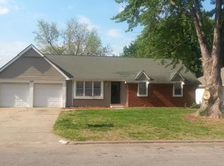 1279 E Edgewood St, Springfield, MO 65804