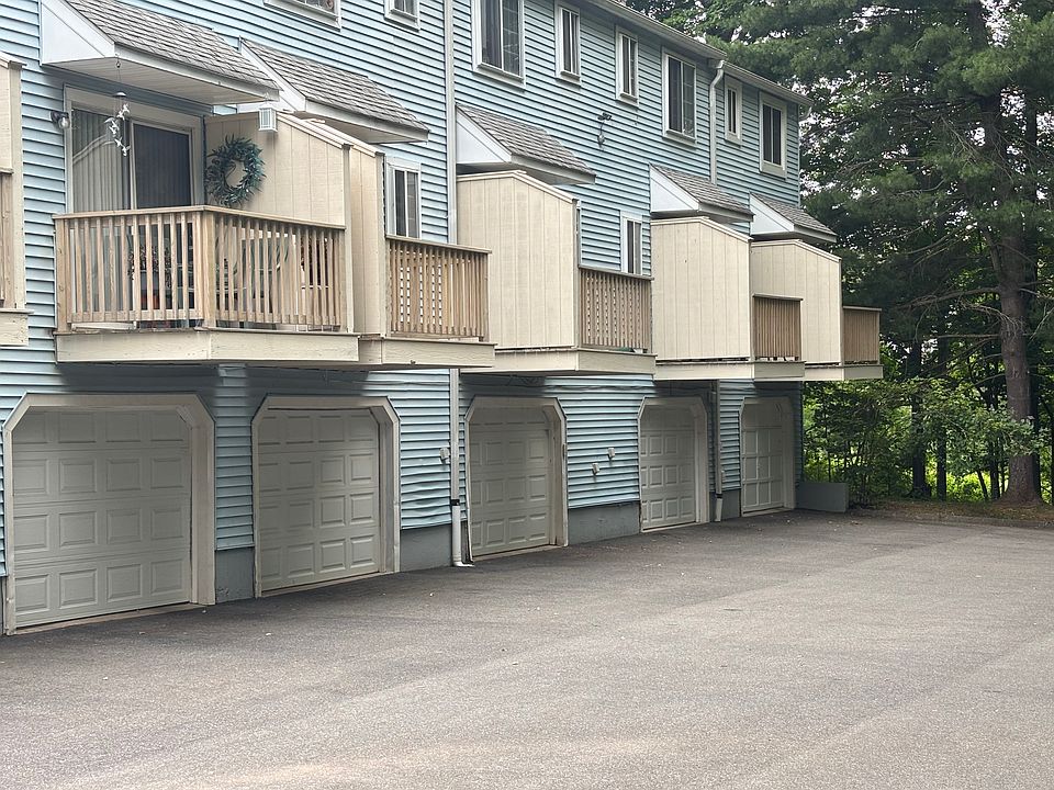 Townhouse with patio and full car garage