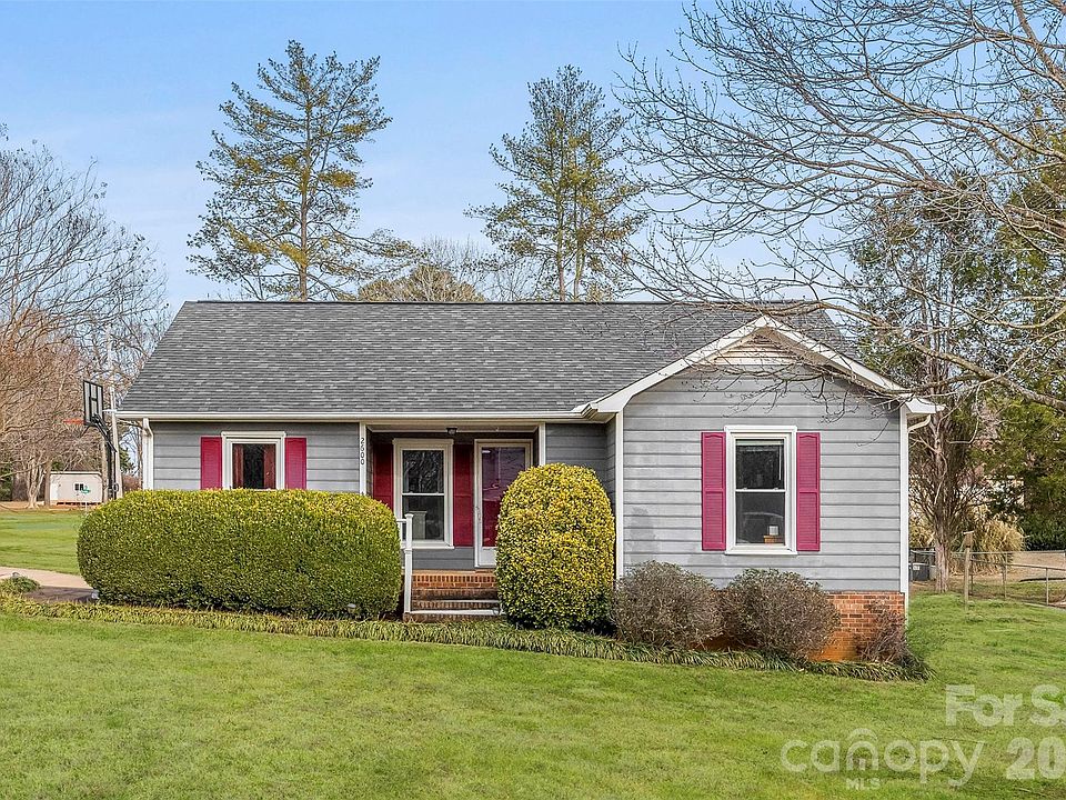 1st image of 2600 Castlewood Dr