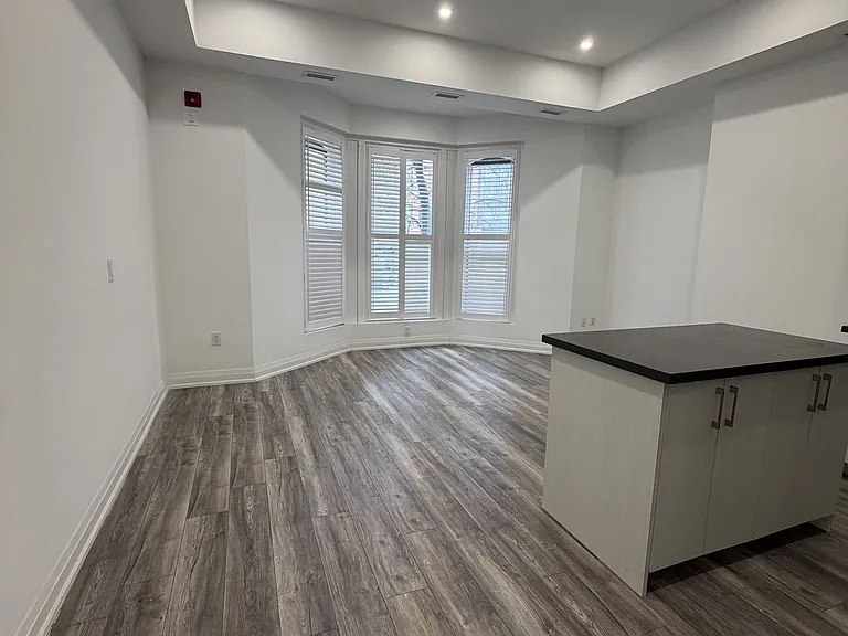 215 Jarvis St #3 — Photo 4