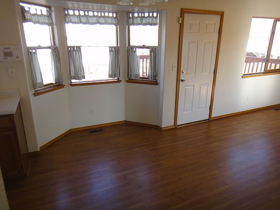 Bay window dining area!