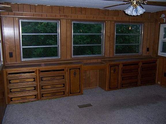 2nd image of 125 Marquette Ave