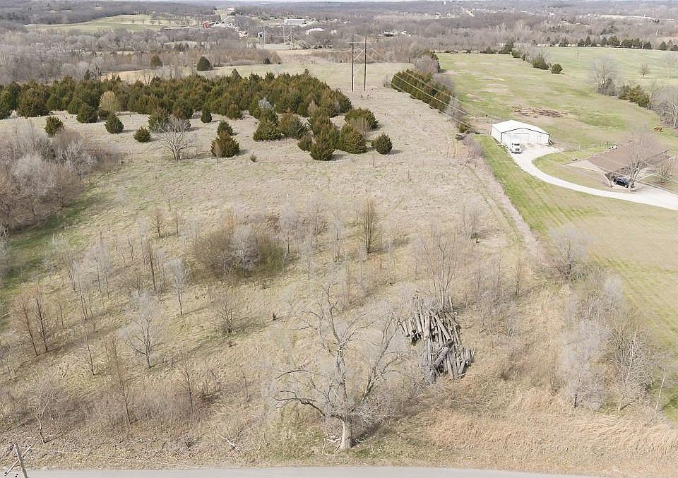 2nd image of 14000 Stillwell Rd
