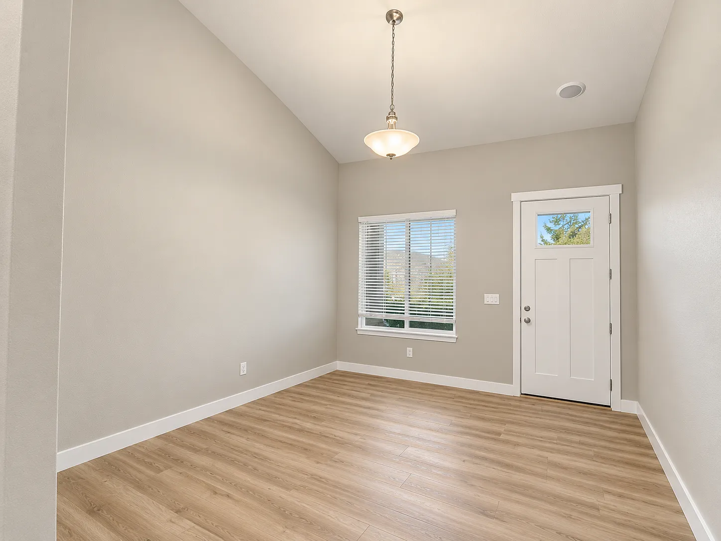 3 bed, 3100 sqft, $3,000 — Photo 4