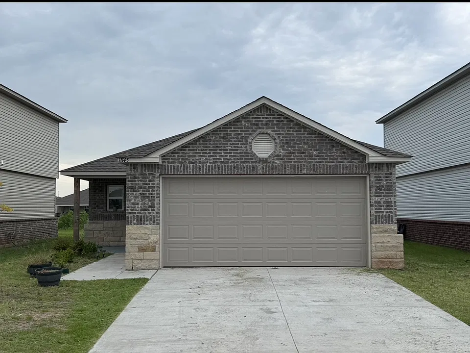 1845 Easton Ln