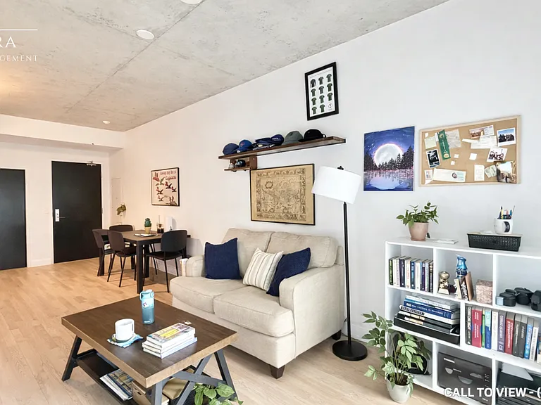 650 King St W #504 — Photo 3