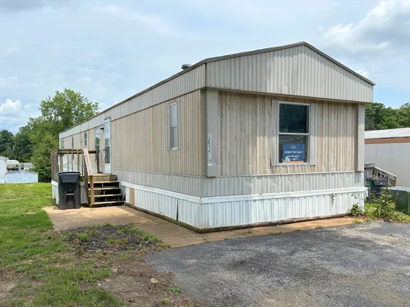 1637 S Golden Cir, High Ridge, MO 63049