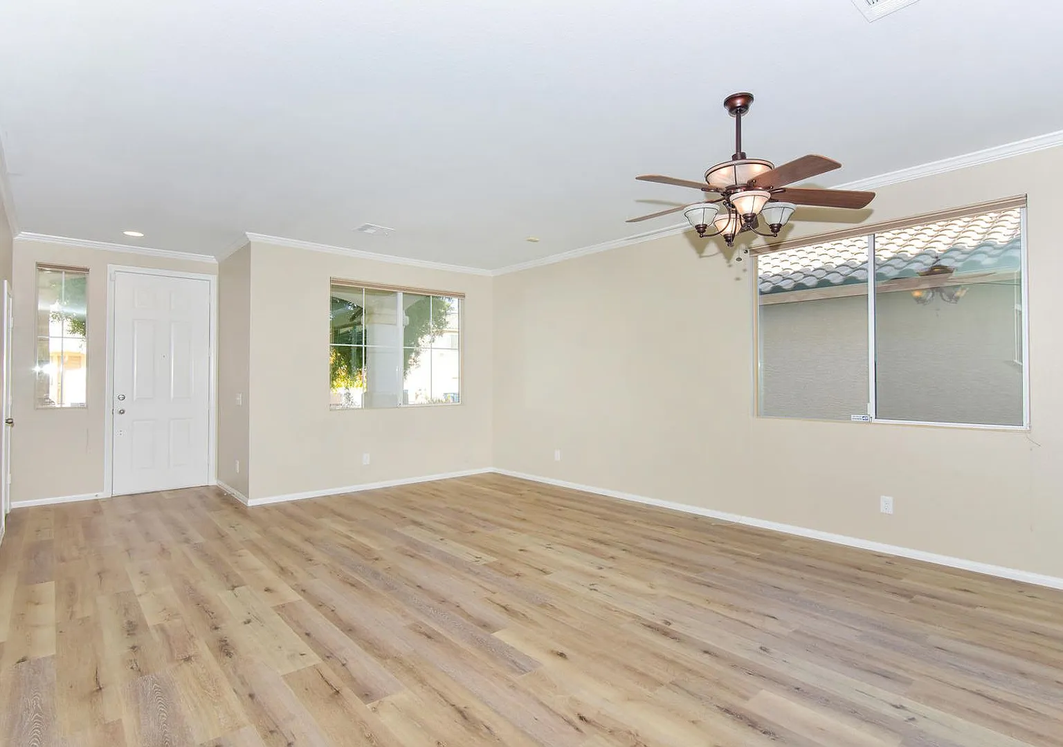 Gorgeous 3-Bedroom Home with A Private Pool. — Photo 2