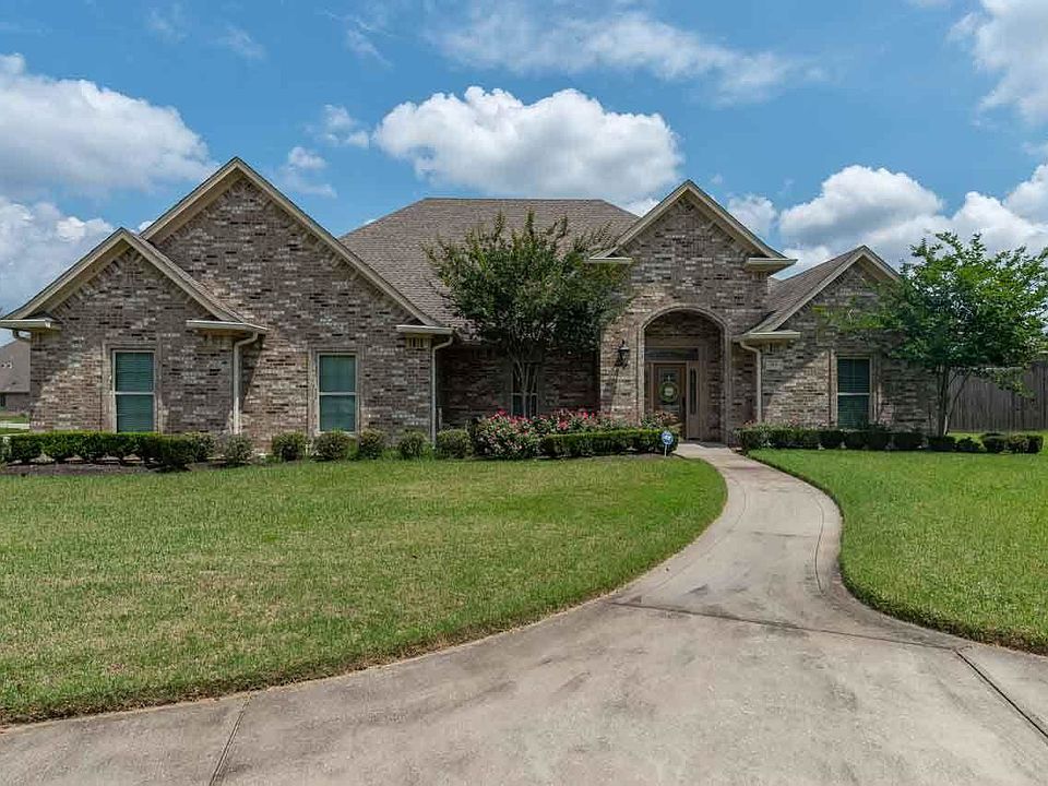 1st image of 313 Winding Brook Dr