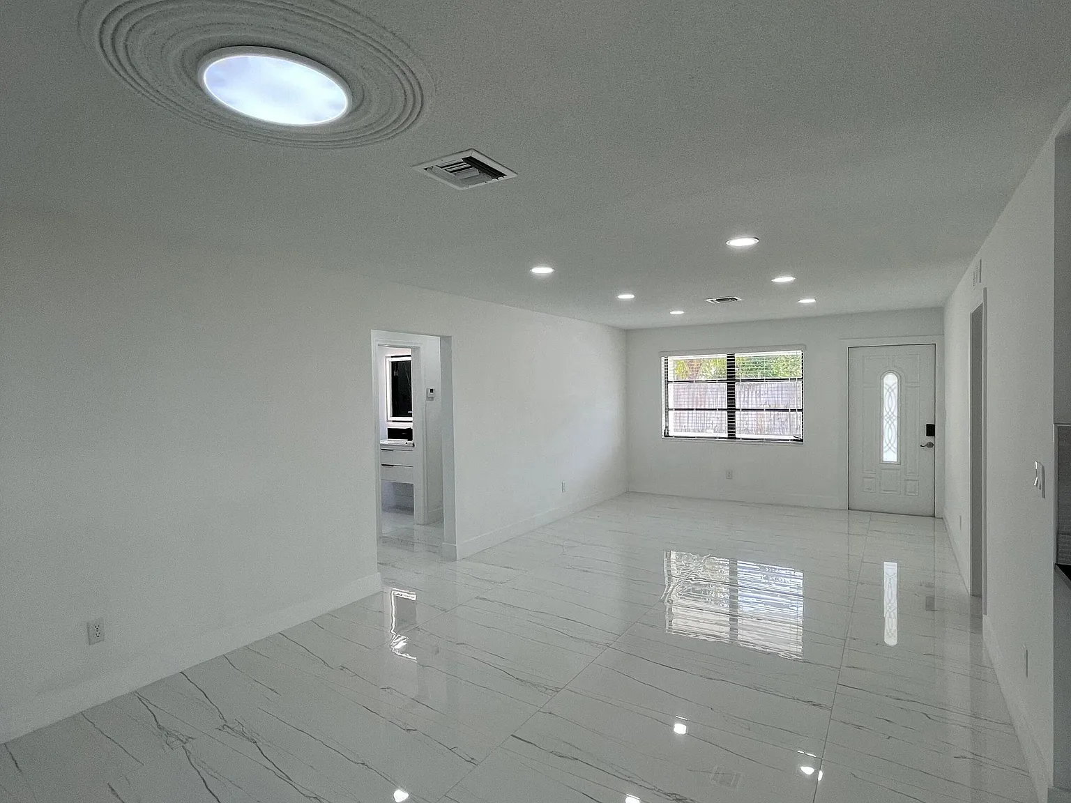 3 bed, 2.0 bath, 2037 sqft, $3,300 — Photo 3