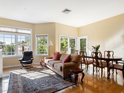 195 High St APT 302, Brookline, MA, 02445