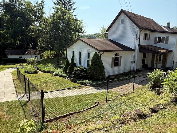 3rd image of 125 Ayers Ave