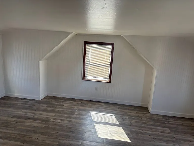 4745 Lind St — Photo 11
