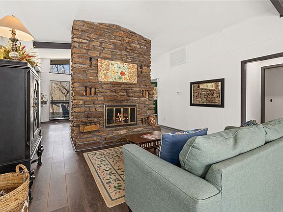 3rd image of 4 Billingsley Ln