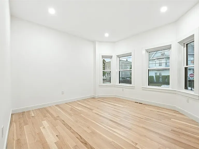 Building Photo - 262 Park Ave #1