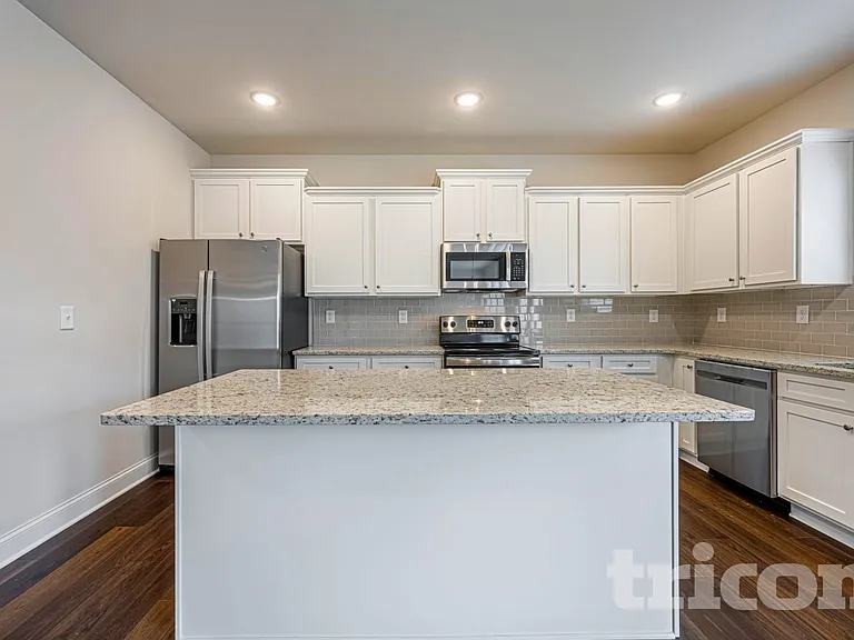 431 Curlin Ct — Photo 5