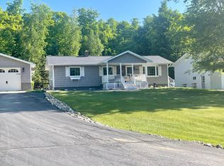826 Roberts Dr, Iron River, MI 49935