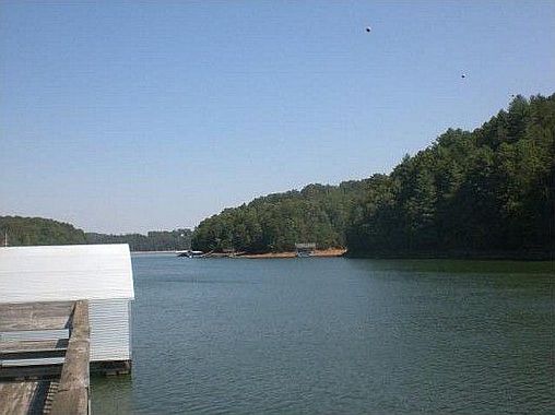 5th image of 19 Lakeshore Cir