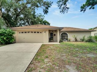 1802 Paddock Dr, Plant City, FL 33566
