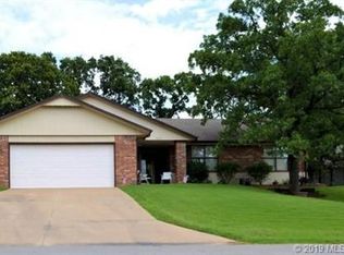 805 W 12th Ave, Bristow, OK 74010