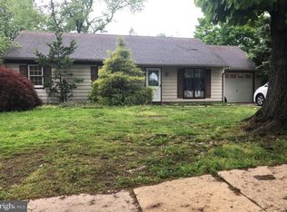 201 Yardley Rd, Delran, NJ 08075