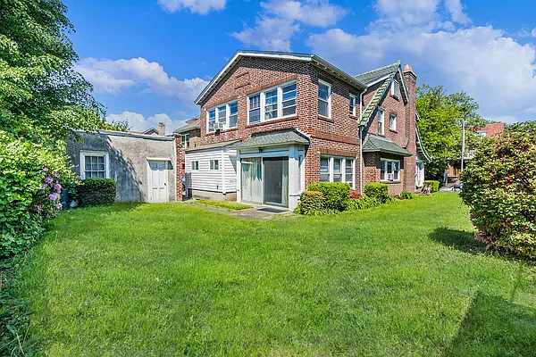 Sold by Dom Realty of NY | media 12