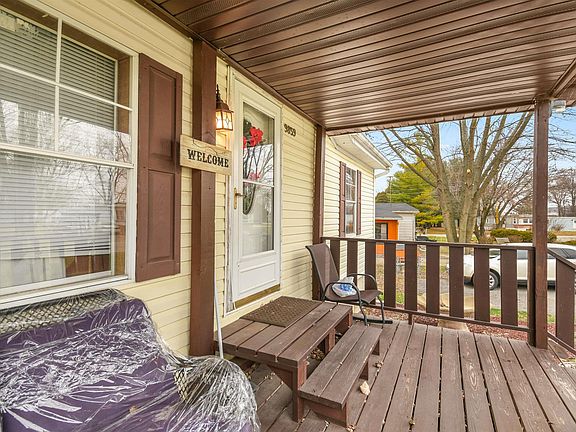 3rd image of 9859 E Camelot Ln S