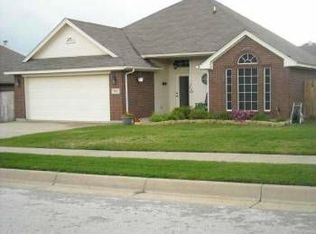 620 Meadowcrest Dr, Burleson, TX 76028