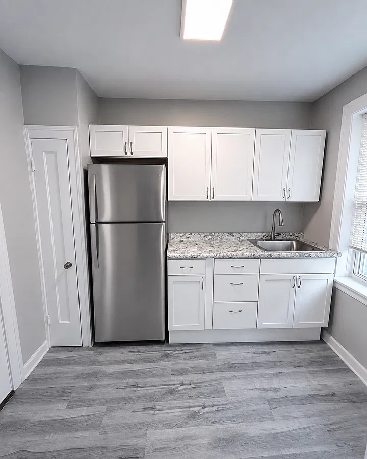 Charming 1 Bed / 1 Bath Apartment in Downtown Downers Grove 1108 Curtiss Street — Photo 2