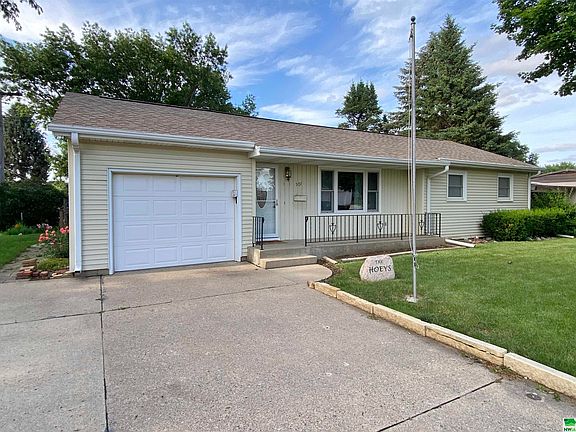 3rd image of 507 Evelyn Dr