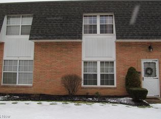 6930 S Parkway Dr #E, Cleveland, OH 44130